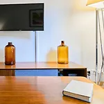Centre - Superb Bright Parking Apartment *
