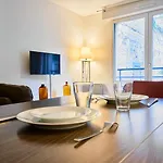Apartment Centre - Superb Bright Parking