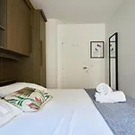 Centre - Superb Bright Parking Apartment