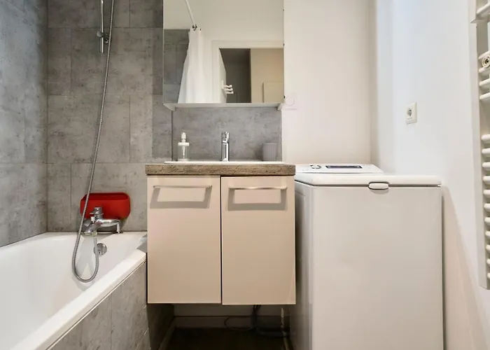 Centre - Superb Bright Parking