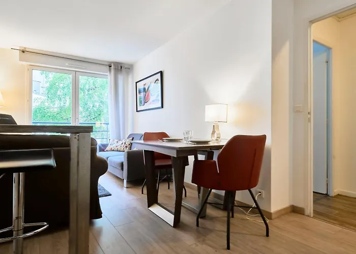 Centre - Superb Bright Parking Appartement