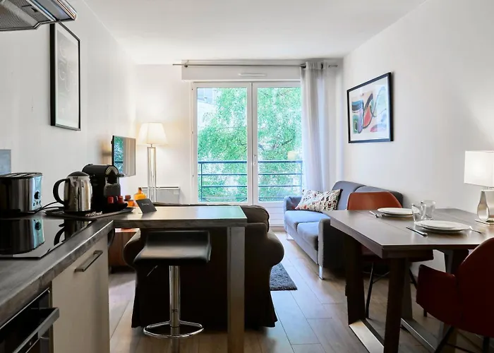 Centre - Superb Bright Parking