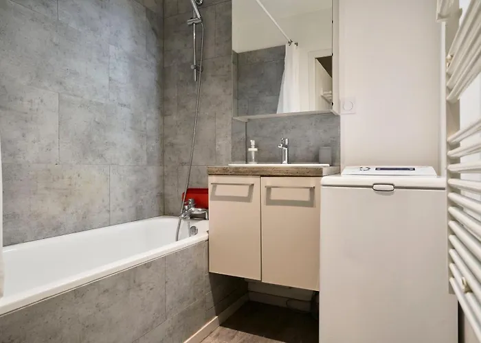 Centre - Superb Bright Parking