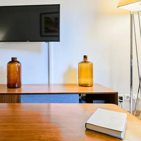 Centre - Superb Bright Parking Apartment *