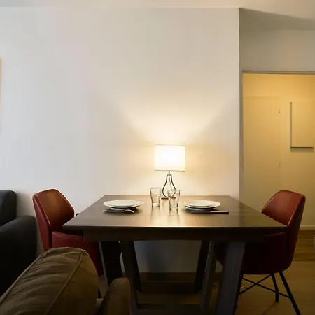 Apartment Centre - Superb Bright Parking