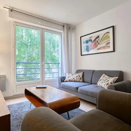 Centre - Superb Bright Parking Apartment *