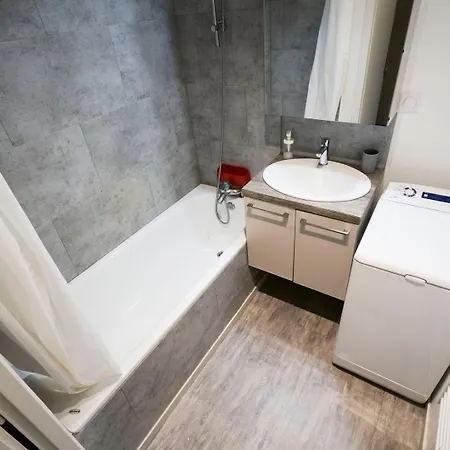 Centre - Superb Bright Parking Lille