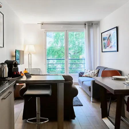 Centre - Superb Bright Parking