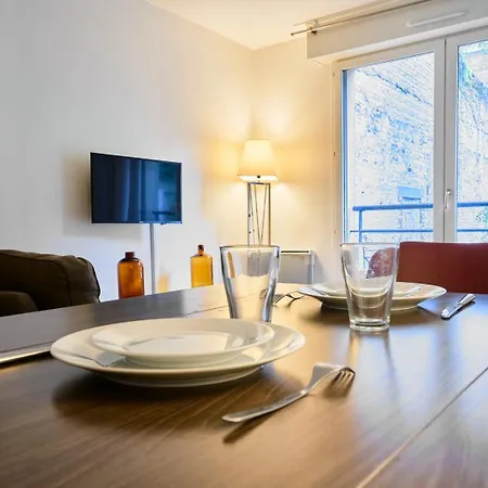 Apartment Centre - Superb Bright Parking