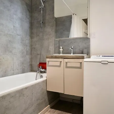 Centre - Superb Bright Parking