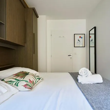 Centre - Superb Bright Parking Appartement