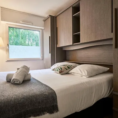 Centre - Superb Bright Parking Apartment *