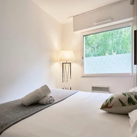 Centre - Superb Bright Parking Lille