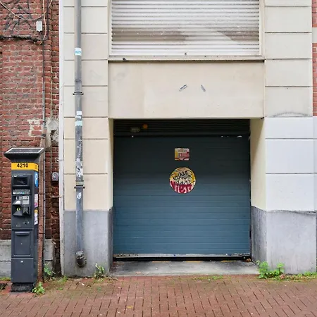 Centre - Superb Bright Parking Appartement