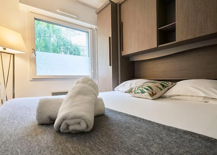 Centre - Superb Bright Parking